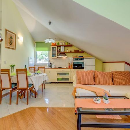 Natali Apartment Omiš Екстериор снимка