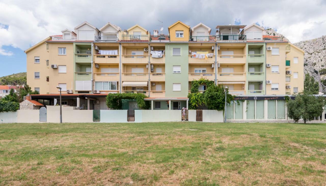 Natali Apartment Omiš Екстериор снимка