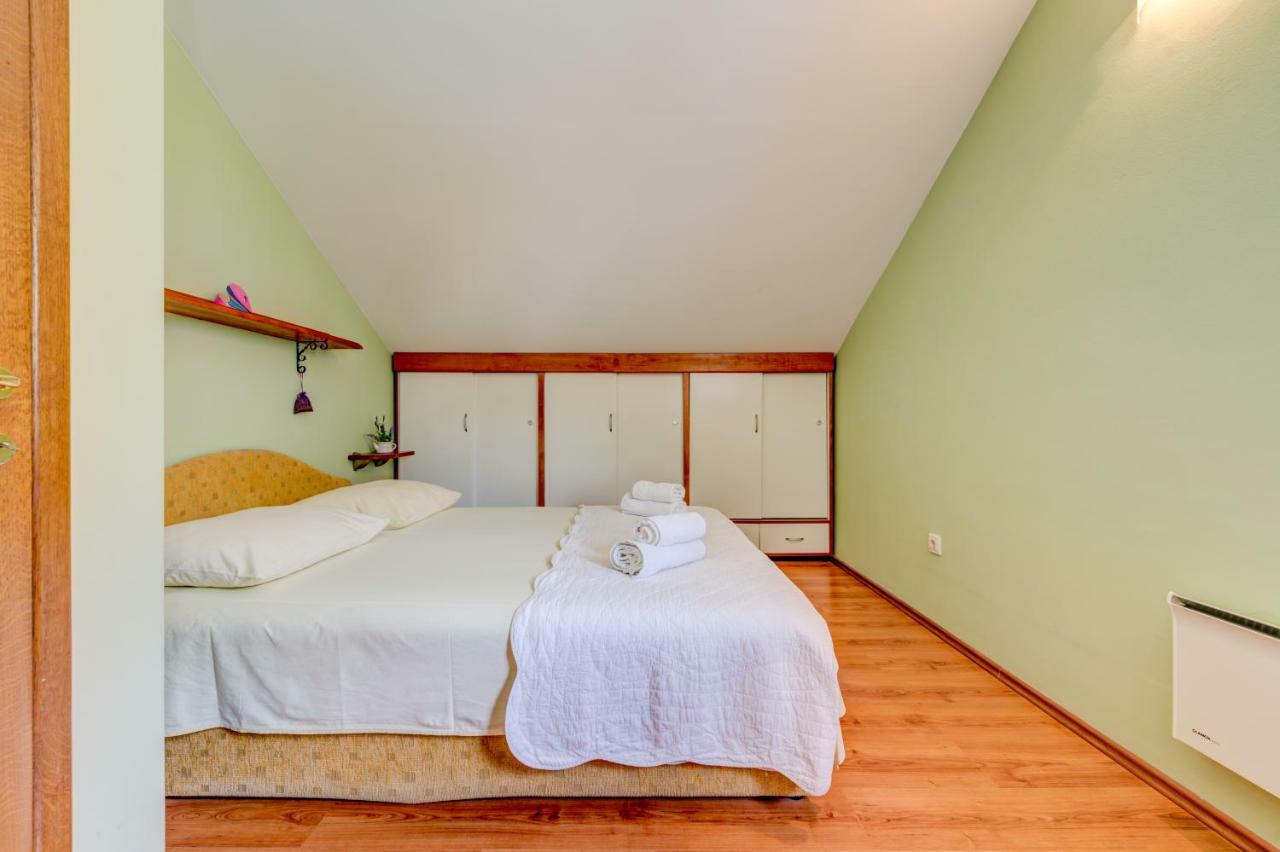 Natali Apartment Omiš Екстериор снимка