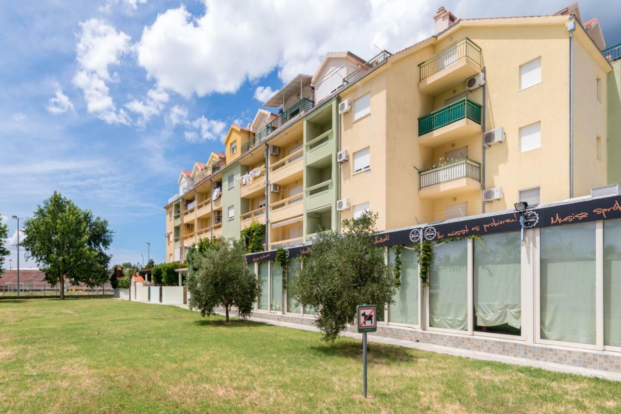 Natali Apartment Omiš Екстериор снимка